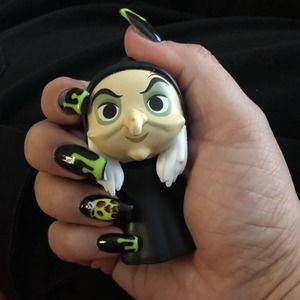 Meet your Posher, Elisa